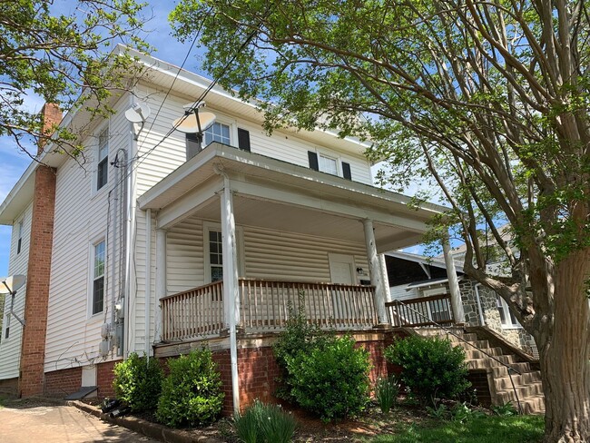 Building Photo - 106 Yeardley Ave