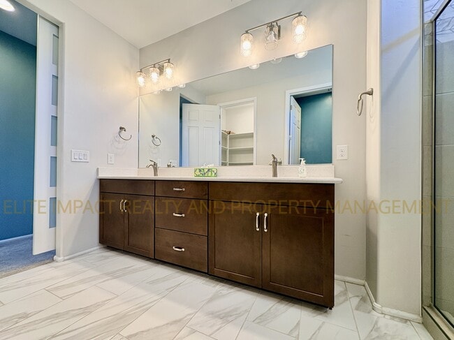 Building Photo - 9731 E Lynx Lk Trl