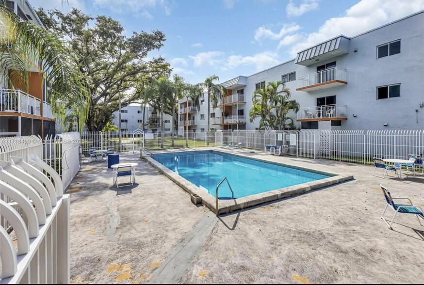 Pool - 11311 SW 200th St