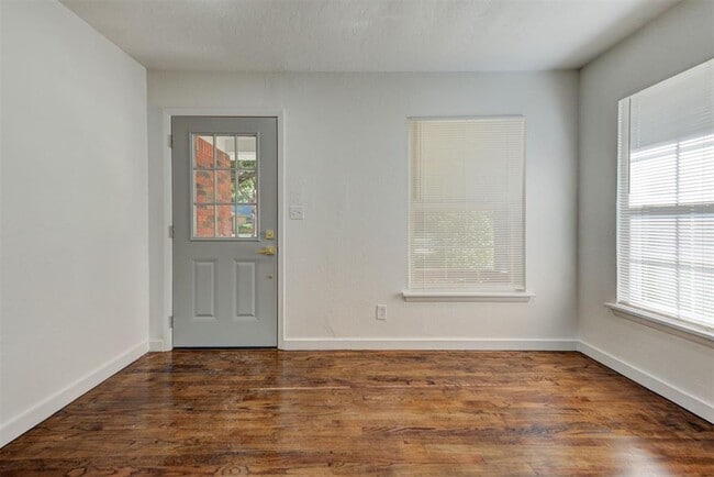 Building Photo - 1202 Windsor Way