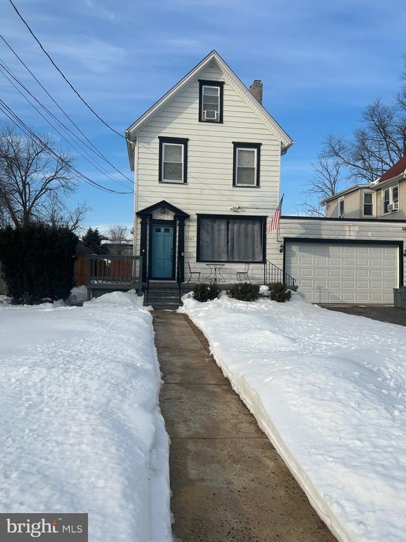 Building Photo - 6561 Maple Ave