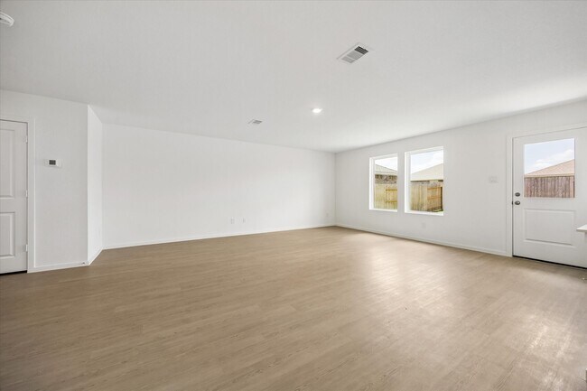 Building Photo - 16847 Spotted Oak Dr