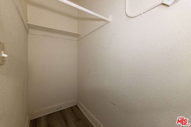 Building Photo - 661 Shatto Pl