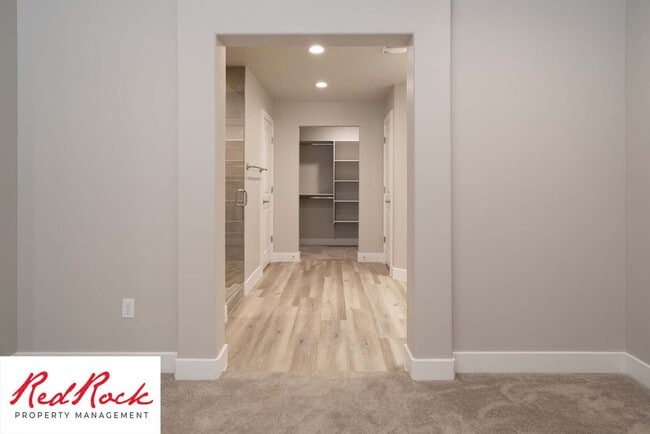 Building Photo - Modern 4-Bed Townhome in Hurricane Heights