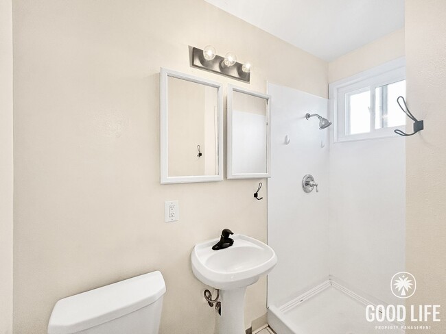 Building Photo - Beautiful 3B/2BA w/ Large Yard, 2 Car Garage & RV Parking!