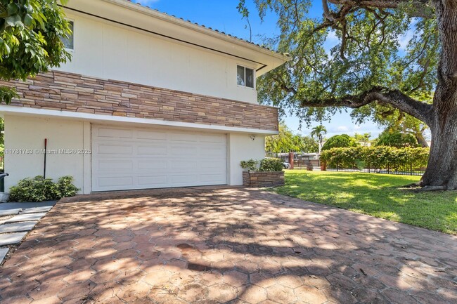 Building Photo - 55 Pinta Rd