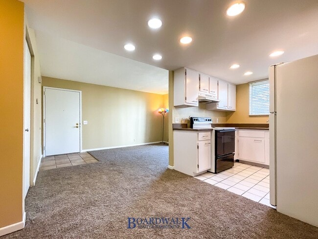 Building Photo - Beautiful 2 bed 2 bath Condo