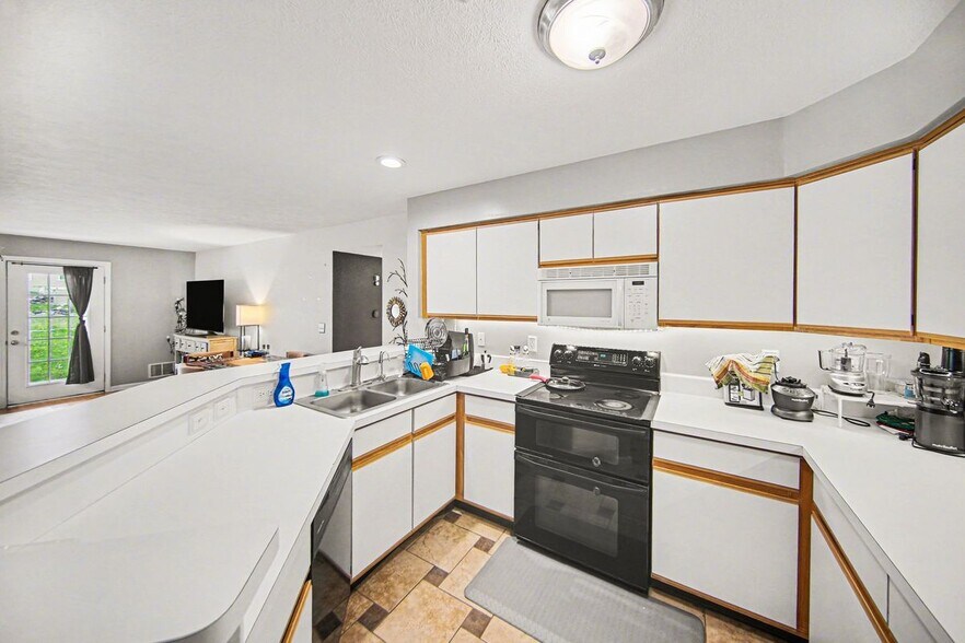Building Photo - 1305 Millbrook Trail