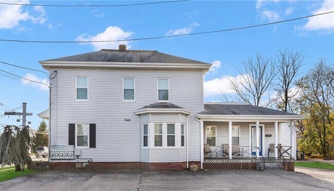 Building Photo - 845 Main St