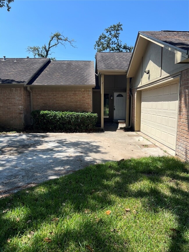Primary Photo - 1603 Chestnut Ridge Rd
