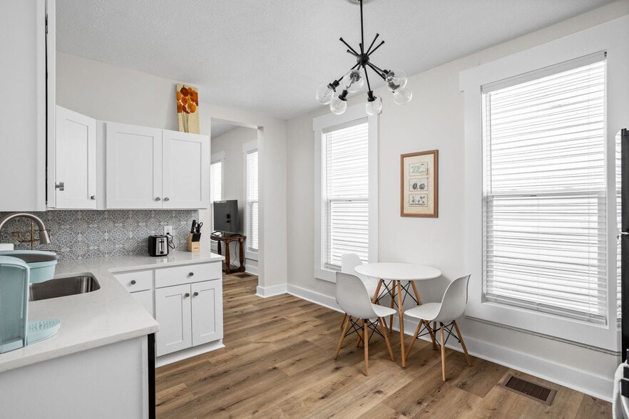 Building Photo - 844 Camp St