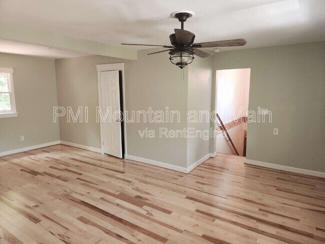 Building Photo - 488 Lake Hosea Dr