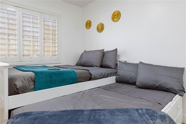 Building Photo - 9762 Silver Dusk Ct