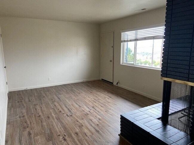 Building Photo - North Reno Two Bedroom Condo Near UNR