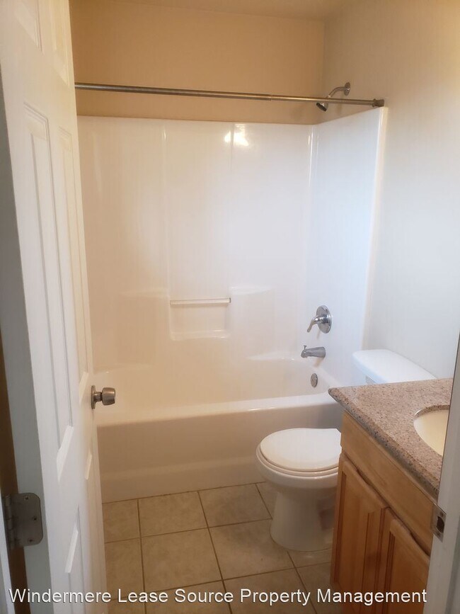 Building Photo - 3 br, 2 bath House - 513 S Garfield Duplex