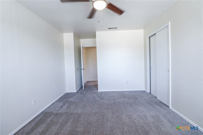 Building Photo - 404 Jennifer Cir