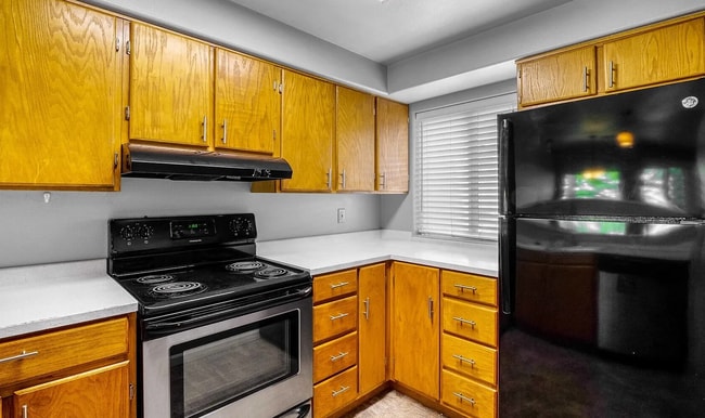 Building Photo - Lake Front Condo! Available NOW!