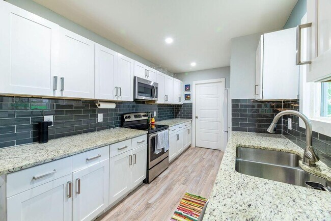 Primary Photo - 4715 Carsonhill Dr