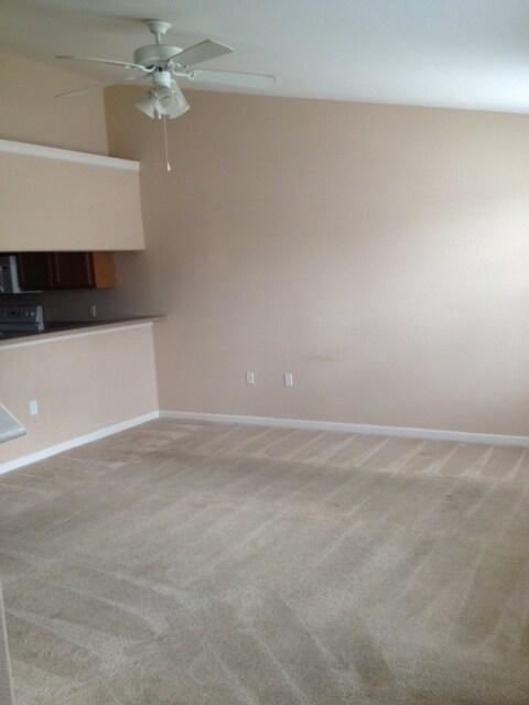 Building Photo - Townhouse for rent in Camelot