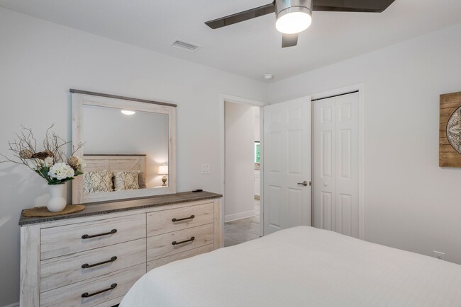 Building Photo - 2481 N Brentwood Cir