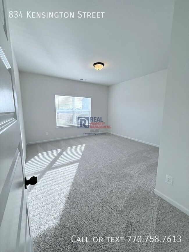 Building Photo - 834 Kensington St