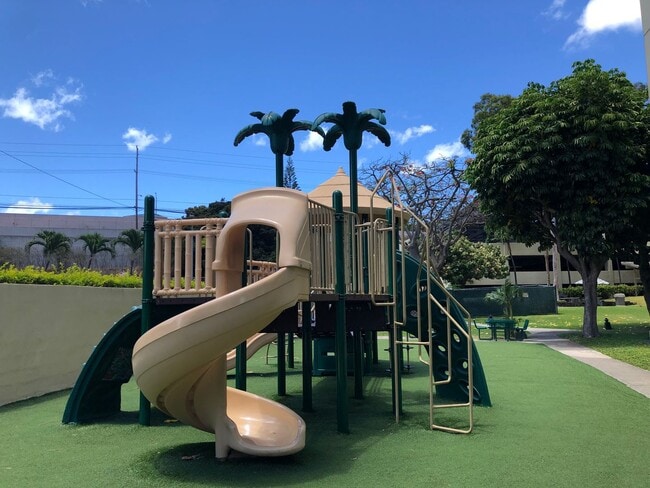 Building Photo - Century West 2 bedroom 2 bathroom 1 covere...