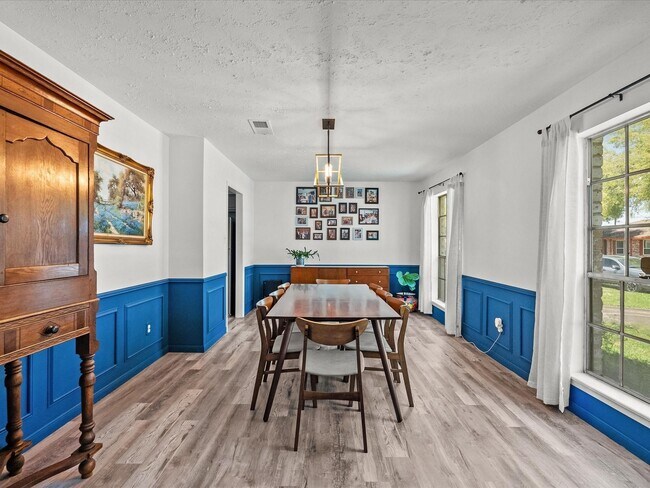 Building Photo - 11322 Sagewillow Ln