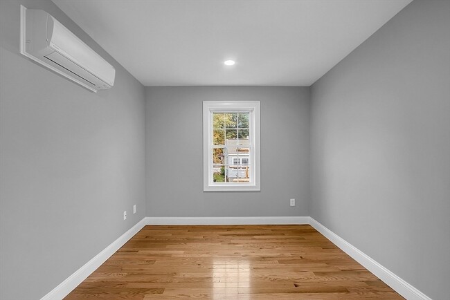 Building Photo - 74 Smith St