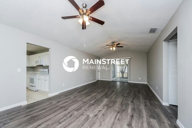 Building Photo - 3 Bedroom Pet-Friendly Home in Kissimmee, FL with Main Street Renewal