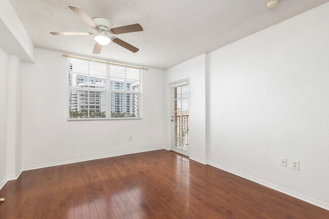 Building Photo - 1801 N Flagler Dr