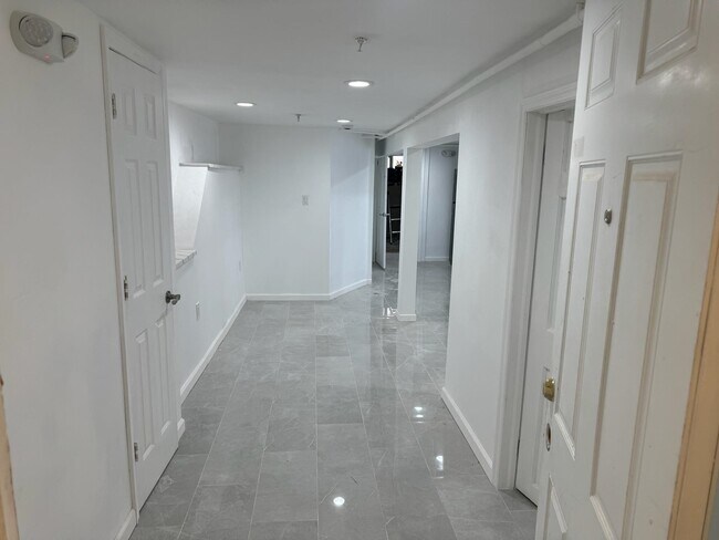 Building Photo - 316 6th St