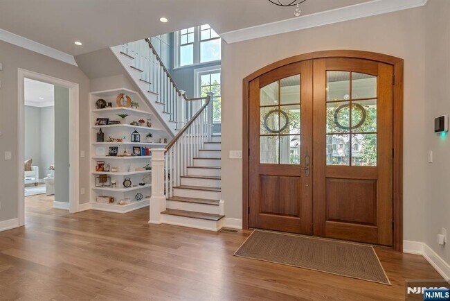 Building Photo - 4 Brookview Ct
