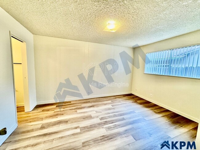 Building Photo - 8446 N El Dorado St