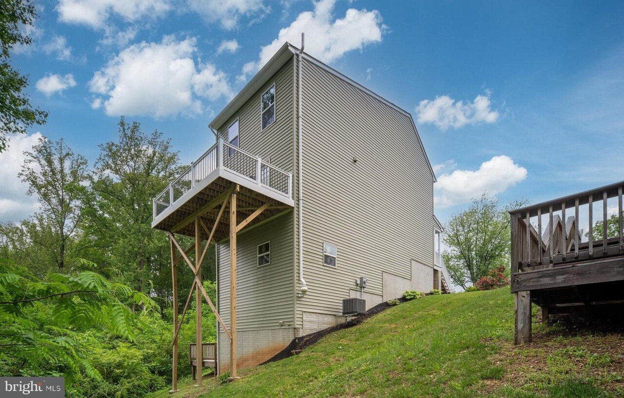 Building Photo - 1196 Holly St