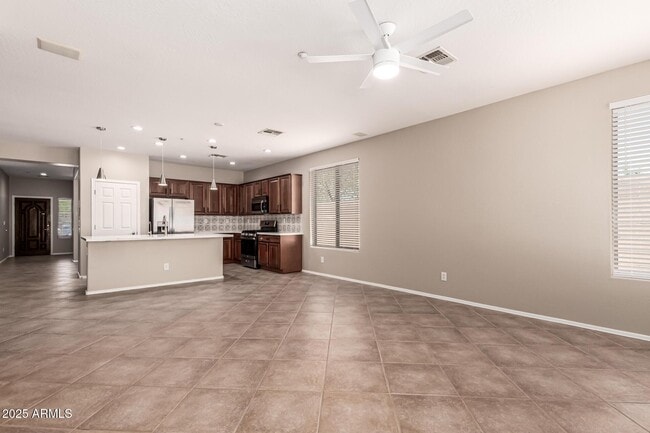 Building Photo - 1744 W Turtle Hill Dr