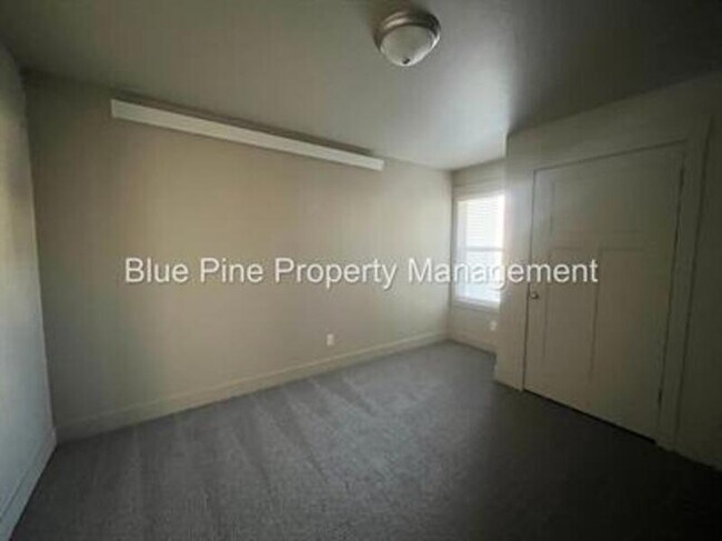 Building Photo - 3565 E Gample Ave