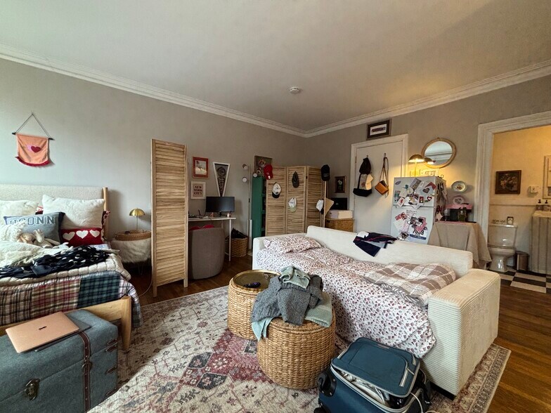 Building Photo - 85 Charles St