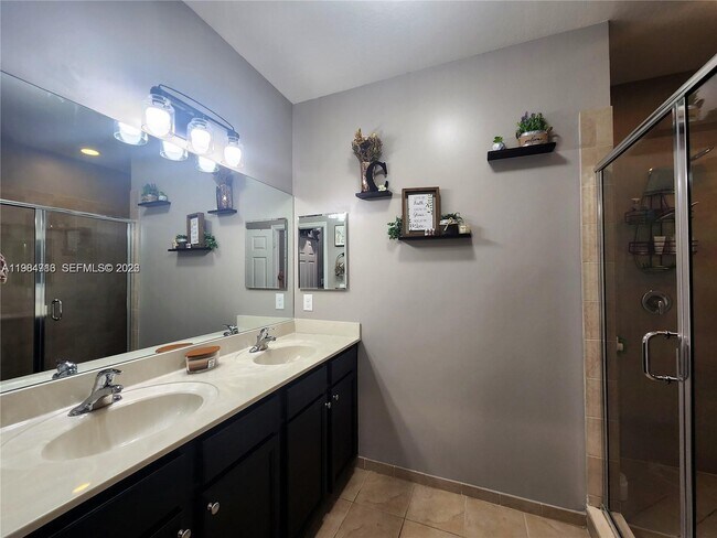 Building Photo - 11887 SW 150th Pl