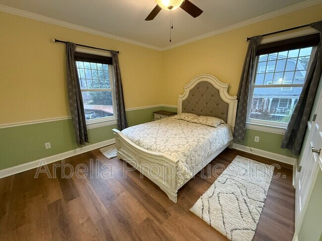 Building Photo - 701 W Locust St