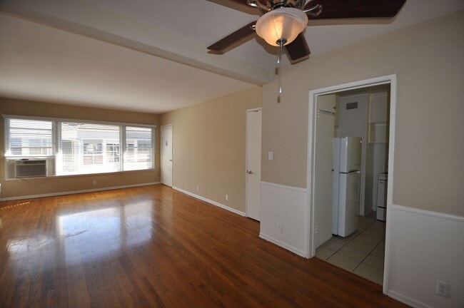 Primary Photo - 14830 Dickens St