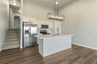 Building Photo - 826 United Dr