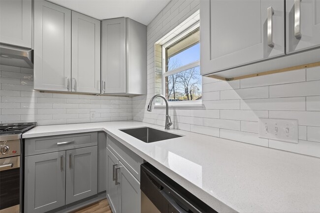 Building Photo - 1920 Ripple Creek Dr