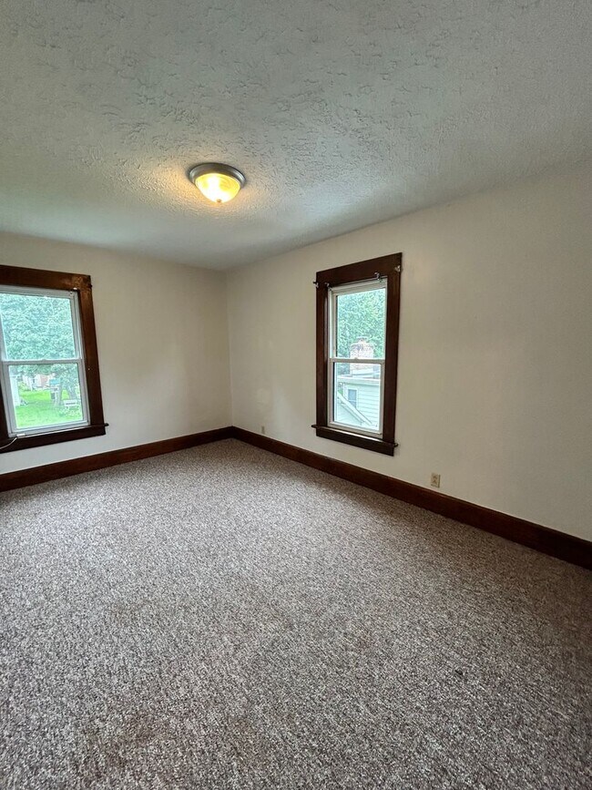 Building Photo - 212 Mohican Ave
