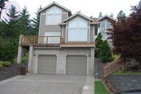 Building Photo - Amazing View!! Striking Clackamas Home! Wr...