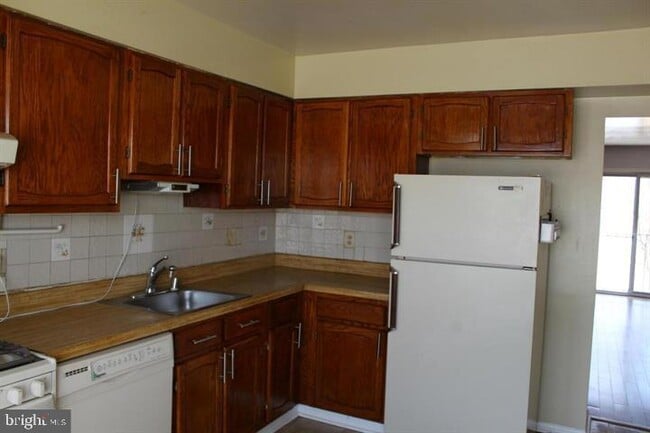 Building Photo - 1086 Travis Ln