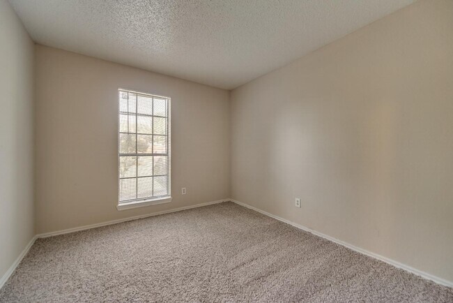 Building Photo - 1814 Sage Dr