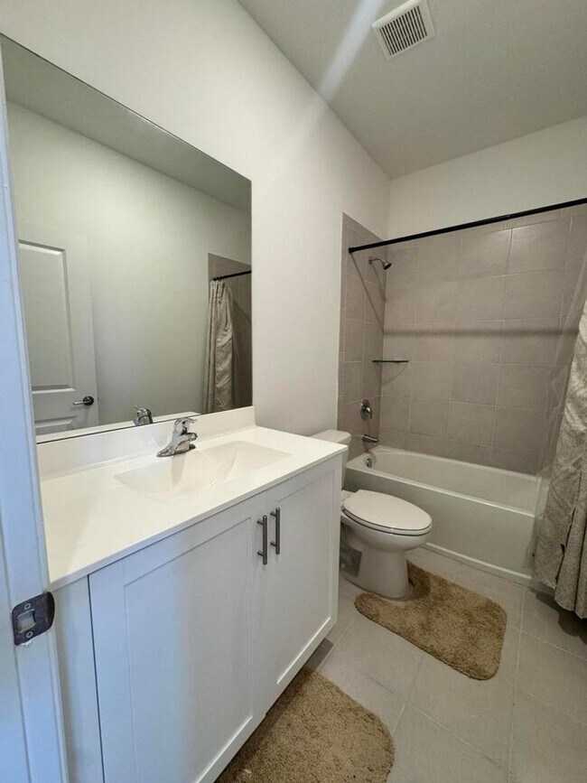 Building Photo - 5442 SW 14th Ct