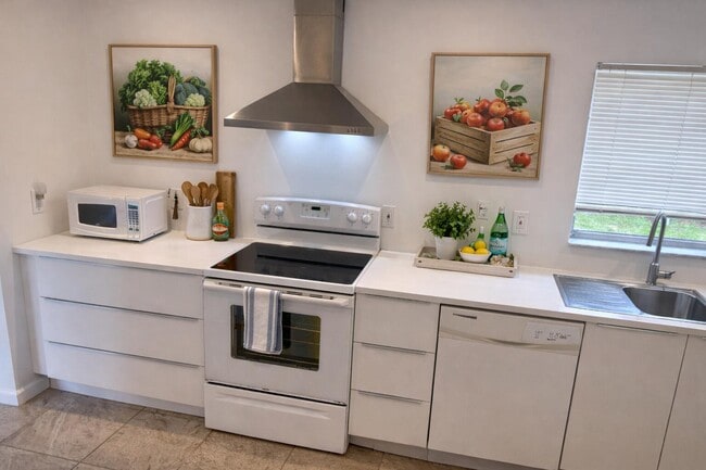 Building Photo - 100 NW 27th St