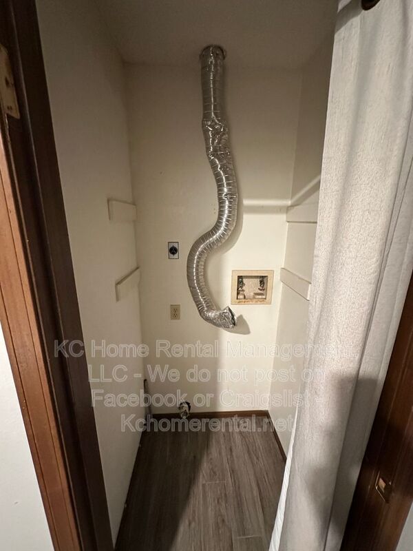 Building Photo - 561 N Somerset Terrace