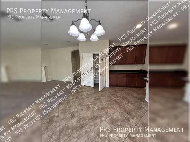 Building Photo - 2747 E Clifton Ave